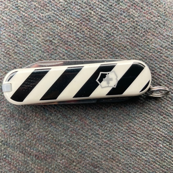Off-white by virgil abloh rare Swiss Army knife - Picture 2 of 3
